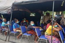 Mengungsi Akibat Konflik di Desa Mareje, Warga Alami Pegal-pegal dan Nyeri Sendi - JPNN.com NTB