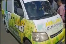 Edan, Mobil Ambulans Relawan Beringin Ugal-ugalan Terobos Jalur One Way - JPNN.com Jabar