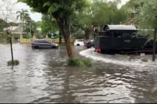Sungai Todipan Meluap, Banjir Mengepung Solo - JPNN.com Jateng