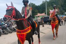 Pasukan Berkuda Polda Sumut Amankan Destinasi Wisata Parapat, Lihat Aksi Mereka - JPNN.com Sumut