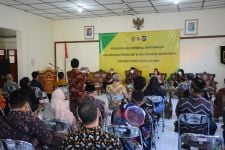 Warga Kulon Progo Serahkan Sertifikat Sultan Ground kepada Keraton Yogyakarta - JPNN.com Jogja