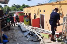Akibat Angin Puting Beliung 139 Rumah di Sawangan Depok Porak-Poranda - JPNN.com Jabar