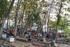 7 Jenazah Korban Kecelakaan Bus Maut di Tol Mojokerto Telah Dimakamkan - JPNN.com Jatim