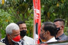 Jokowi dan Ganjar Blusukan di Magelang, Langsung Diserbu Warga - JPNN.com Jateng