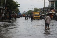 Hari ke 3 Banjir Rob Semarang, Warga: Paling Besar dan Parah Sepanjang Sejarah - JPNN.com Jateng