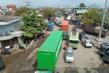 Hindari Kemacetan Panjang di Pelabuhan Tanjung Emas, Ini Jalur Alternatifnya - JPNN.com Jateng