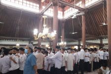 Lihatlah, Gelombang Massa Silih Berganti Beri Penghormatan Terakhir untuk Buya Syafii Maarif - JPNN.com Jogja