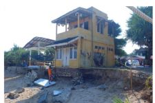 Lihatlah Dampak Gelombang Pasang di Pantai Selatan, Bangunan Ini Nyaris Ambles - JPNN.com Jogja