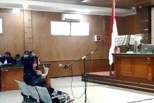 Bahar Smith Meradang, Penjaga PN Bandung Larang Ibunya Masuk ke Persidangan - JPNN.com Jabar