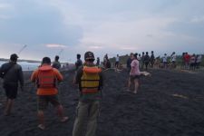 Nekat Mandi di Laut dengan Batang Pisang, Pelajar SMP Terseret Arus Pantai Congot - JPNN.com Jogja