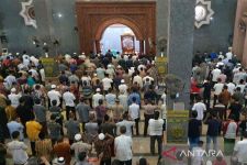 Sekda Kota Cirebon Agus Mulyadi Apresiasi Antusiasme Warga Mengikuti Salat Gaib untuk Eril - JPNN.com Jabar