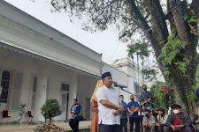 Takziah ke Gedung Pakuan, Yana Mulyana Tak Kuasa Menahan Tangis - JPNN.com Jabar