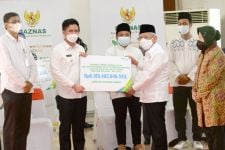 Wapres Ma'ruf Amin Beri Santunan BPJamsostek Rp 2,2 Miliar Kepada Pekerja di Surabaya - JPNN.com Jatim