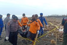 Polisi Ungkap Identitas Mayat Tanpa Busana yang Mengambang di Pantai Samas - JPNN.com Jogja