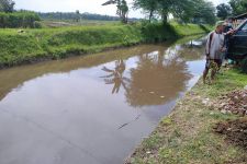 Mayat Mengapung di Sungai Molek Gegerkan Warga Malang, Diduga Korban Pembunuhan - JPNN.com Jatim