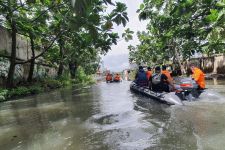Banjir Rob Melanda Pesisir Surabaya, Pemprov Jawa Timur Malah Cuek - JPNN.com Jatim