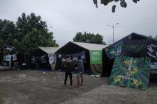 Lihat, Ratusan Bonek Tidur di Tenda Sekitar Stadion GBLA - JPNN.com Jabar