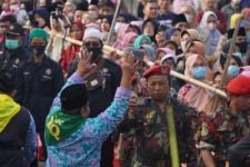 Pelepasan Jemaah Calon Haji Gunungkidul Diwarnai Isak Tangis - JPNN.com Jogja