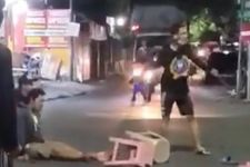 Viral, Tawuran di Jalan Pacar Keling, Satu Pemuda Dibacok Kakinya - JPNN.com Jatim