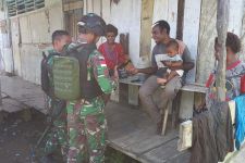 Prajurit TNI Datangi Rumah Warga di Perbatasan Papua, Ada Apa? - JPNN.com Papua
