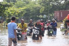 Puji Pusing, Biaya Servis Motor Akibat Banjir Rob Semarang Rp 2,5 Juta - JPNN.com Jateng