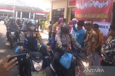 HUT ke-76 Bhayangkara, Polres Cirebon Kota Berbagi Kebahagiaan Melalui Ratusan Sembako - JPNN.com Jabar