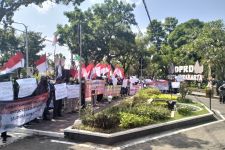 AMS Geruduk Kantor DPRD Surakarta, Ternyata Ini Isi Tuntutannya - JPNN.com Jateng