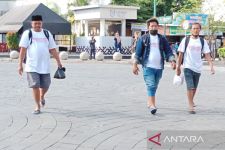 Tak Digubris Pemda, 3 Warga Terdampak Erupsi Semeru Jalan Kaki ke Istana Negara - JPNN.com Jatim
