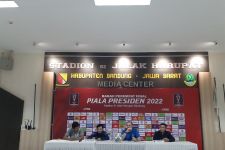 Lihat, Kekecewaan Robert Albert Seusai Persib Bandung Tersingkir Dari Piala Presiden 2022 - JPNN.com Jabar