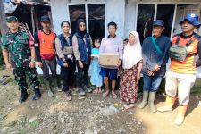 JQR Salurkan Bantuan Untuk Korban Bencana Alam di Kabupaten Bogor - JPNN.com Jabar
