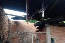 10 Rumah di Singosari Malang Rusak Diterjang Angin Puting Beliung - JPNN.com Jatim