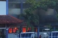 Seusai Digunakan untuk Rapat, Gedung A FKIP UNS Solo Terbakar - JPNN.com Jateng