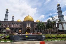 Masjid Kubah Emas Siap Tampung Ribuan Jemaah Salat Iduladha - JPNN.com Jabar