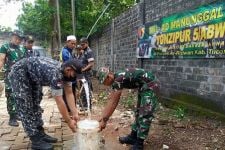 TNI AD Bantu Masyarakat Penuhi Kebutuhan Air Bersih - JPNN.com Jabar