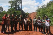 300 Personel TNI Diturunkan  untuk Membangun Jalan Pertanian di Nagari Batu Bulek - JPNN.com Sumbar