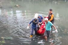 Geger, Seorang Pria Ditemukan Tewas di Kali Semarang, Kondisinya Mengenaskan - JPNN.com Jateng
