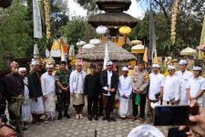 Ribuan Umat Hindu Bali Beribadah di Pura Mandara Giri Semeru Agung Lumajang - JPNN.com Jatim