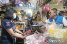 Datangi Pasar Jagasatru Kota Cirebon, Mendag Zulhas Pantau Harga Kebutuhan Bahan Pokok - JPNN.com Jabar