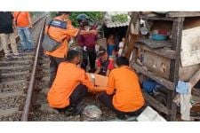 Cari Sarapan, Kakek di Surabaya Tewas Disambar Kereta Api - JPNN.com Jatim