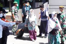 13 Haji yang Tiba di Surabaya Dinyatakan Positif Covid-19, Terus Bagaimana? - JPNN.com Jatim