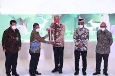KLHK Beri Penghargaan Green Leadership Kepada Ganjar Pranowo - JPNN.com Jateng