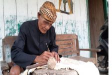 Kisah Ngatman, Sang Perajin Hiasan Dinding Wayang Kulit Asal Blora - JPNN.com Jateng