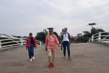 Bak Model Sungguhan, HTA Bersama Mak-mak dan Remaja Berlenggang Ala Catwalk di Alun-alun Kota Depok - JPNN.com Jabar