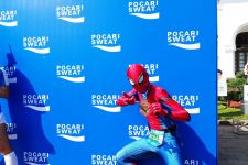 Kocak! Pensiun Berayun di Gedung, Spiderman Ini Malah Ikut Marathon di Bandung - JPNN.com Jabar