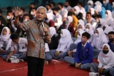 Ganjar Mendadak Jadi Guru di Banjarnegara, Ajarkan Ilmu Warisan Leluhur - JPNN.com Jateng
