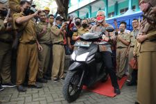 Ganjar Bangga Melihat Sepeda Motor Listrik Buatan Anak SMK di Banjarnegara - JPNN.com Jateng