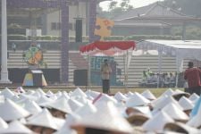 Di Depan Ribuan Mahasiswa Baru UGM, Sultan HB X Jelaskan Peran Penting Kampung Bagi Kemajemukan - JPNN.com Jogja