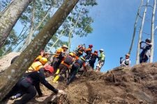 Pekerja Bangunan Hilang di Sungai Brantas Malang Ditemukan, Jasadnya Tersangkut - JPNN.com Jatim
