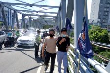 Pelajar Malang Nyaris Lompat dari Jembatan Soekarno Hatta, Beruntung Ada Polisi - JPNN.com Jatim