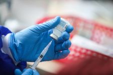 Ratusan Nakes di Bandung Siap Terima Vaksin Booster Kedua - JPNN.com Jabar